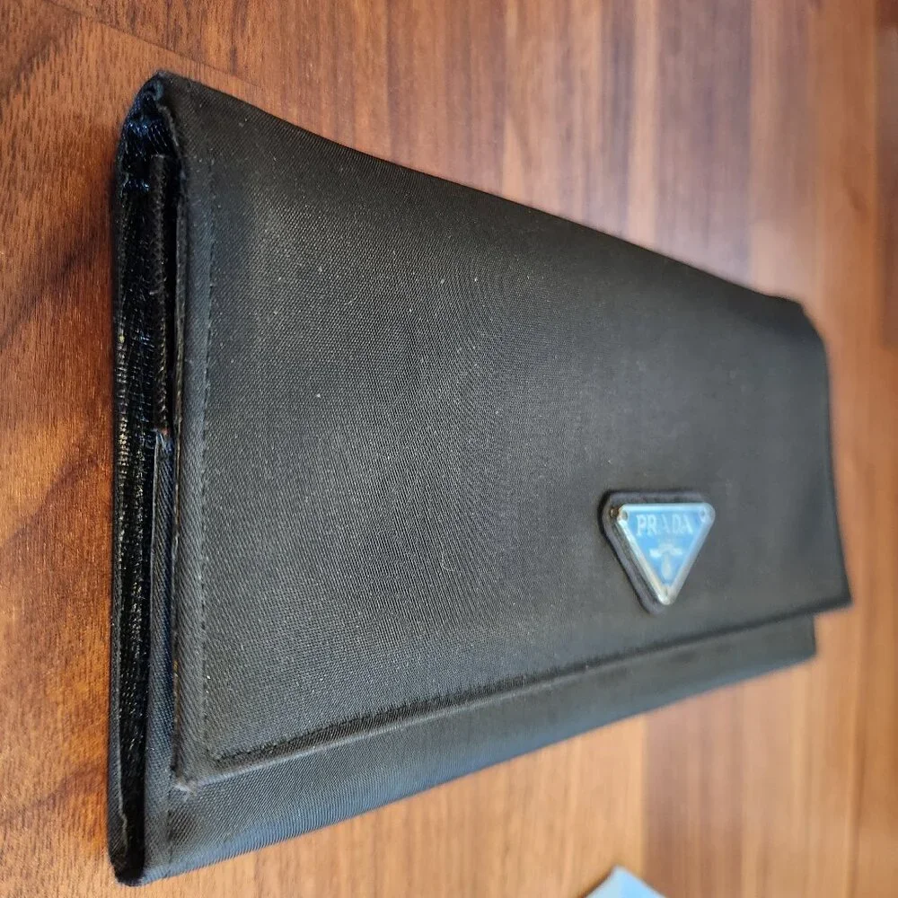 Authentic Prada continental wallet crafted in black Tessuto nylon with signature - Picture 4 of 8